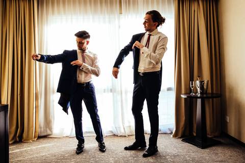 Previa de los novios en el hotel. Boda en Funes. Casamiento igualitario.'