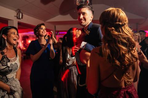 Fiesta y baile en Sky Blue en Rosario en la boda igualitaria.'