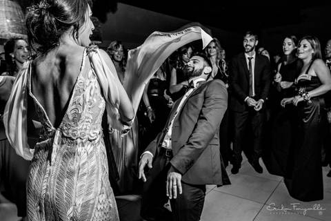 Fiesta. Foto blanco y negro en la boda en Para Uno de Rosario'