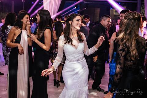 Novia bailando en Punta Barranca. Rosario'