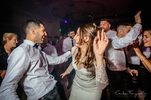 Novios en el día de su casamiento en Punta Barranca. Rosario. '