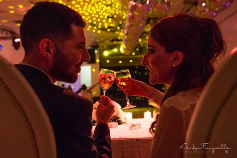 Brindis de casamiento en Rosario. Novios en Punta Barranca.'