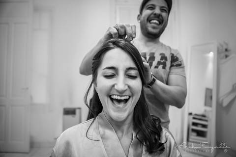 Novia en sus preparativos antes de su boda en Punta Barranca.'