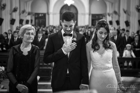 Pareja y madrina el día de su casamiento en Rosario. Santa Fe'