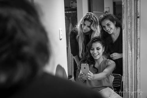 Preparativos Stephy. Novia de Perú. Getting ready a pura risa.'