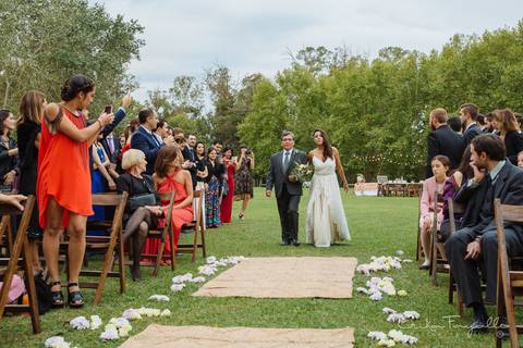 Novia y padrino en ceremonia atardecer en Buenos Aires. Erika Fayolle Fotografía de Bodas en Rosario, Buenos Aires Fotografía'
