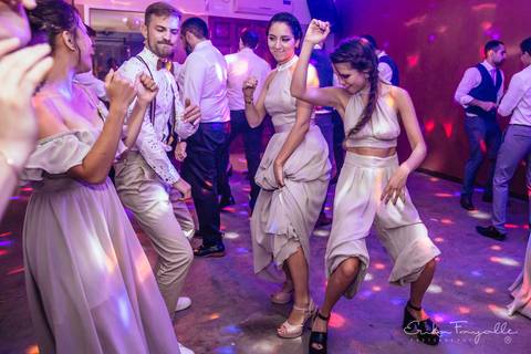 Damas de honor en la fiesta de boda en quinta en La Plata. Erika Fayolle Fotografía de Bodas en Rosario, Buenos Aires Fotografía'