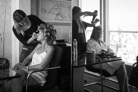 Novia en el Hotel Holiday Inn. Make in off. Gettting ready.'