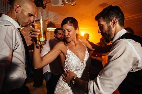 Baile de los novios en su casamiento en Rosario. Casamiento en Posta 36'