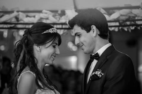 Novios en la ceremonia religiosa. Hotel Arena Resort en Entre Ríos. Fotografo de bodas Erika Fayolle en Rosario, Buenos Aires.'