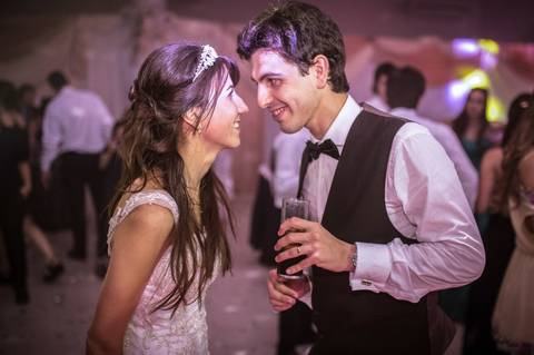 Fiesta de la boda en Entre Ríos. Novios bailando. Fotografo de bodas Erika Fayolle en Rosario, Buenos Aires.'