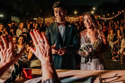 Ceremonia Civil en Campos de Ibarlucea. Novios felices. Erika Fayolle'
