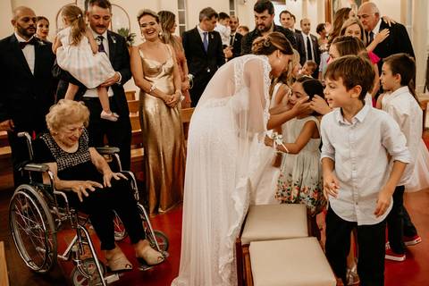 Novia en la parroquia Cristo Rey. Casamiento. Erika Fayolle fotografía'