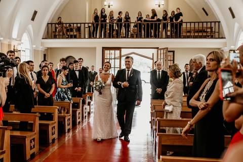 Parroquia Cristo Rey Fisherton. Casamiento en Rosario. Erika Fayolle fotografía'