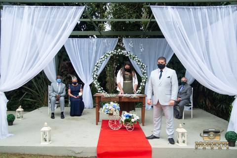 noivo esperando a noiva'