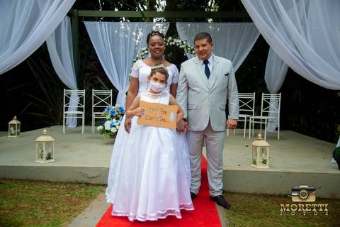 plaquinha de enfim casados'