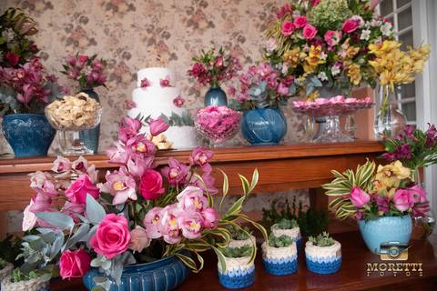 decoração da mesa do bolo'