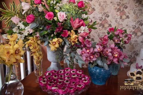 decoração da mesa do bolo'