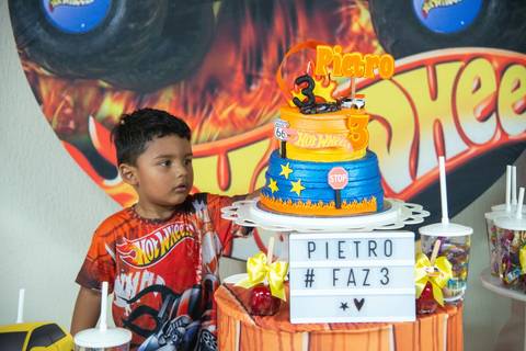 bolo decorado hotweels'