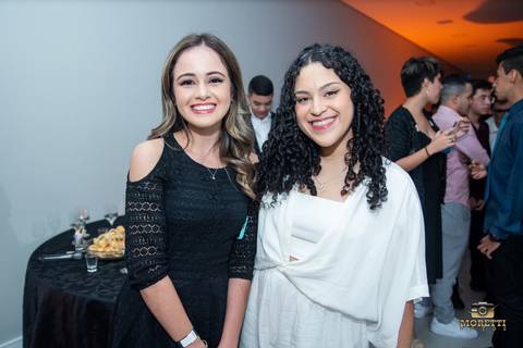 amigas da debutante'