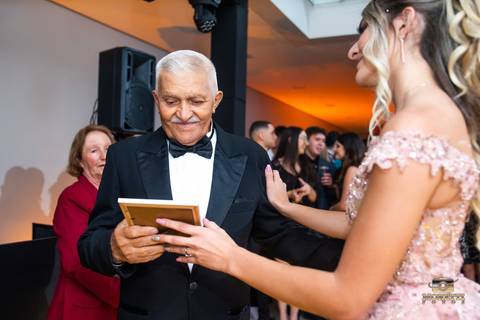 debutante homenageia o avô'