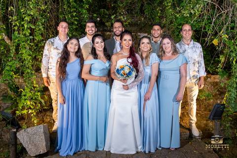 noivos com padrinhos e madrinhas'