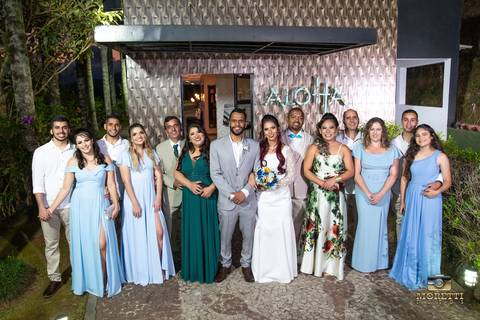 noivos com pais e padrinhos'