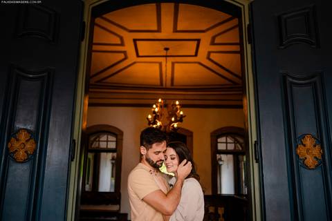 Fotografia de casal em museu na cidade de ouro preto'