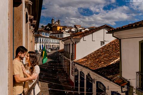 Casal nas ruas de Ouro Preto'