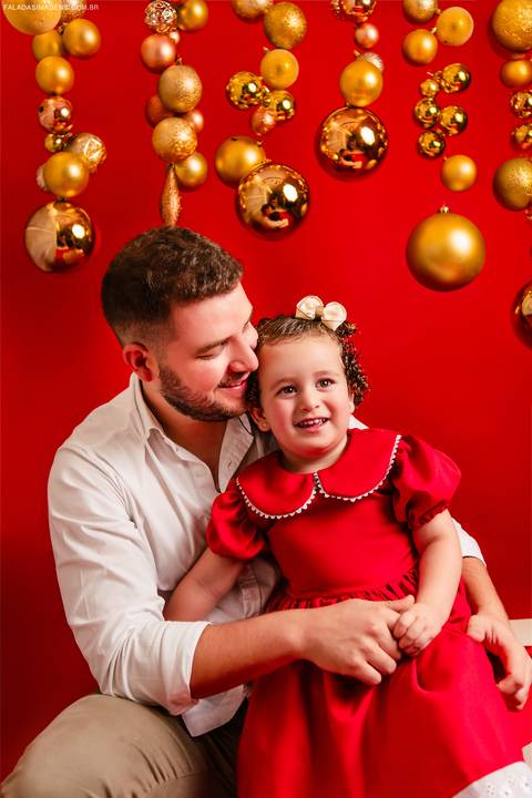 pai e filha sorrindo'