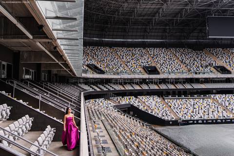 fotografia feminina estadio futebol mrv'