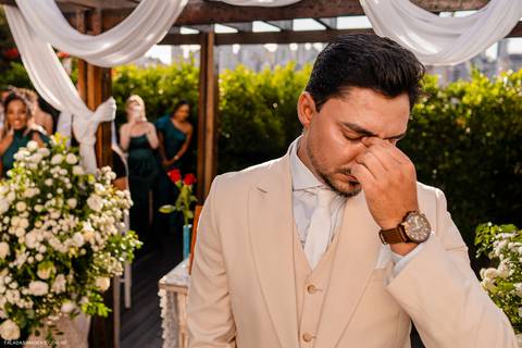 Noivo chorando'