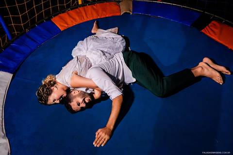 cama elastica em casamento'