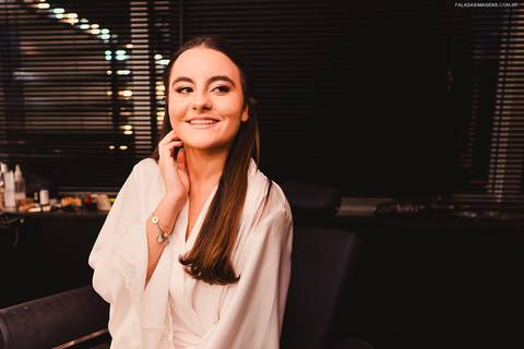 debutante arrumando'