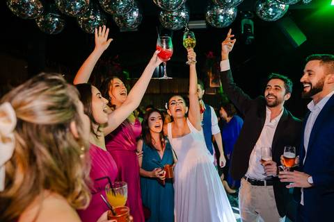 Um brinde os noivos '