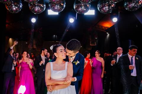 Casal na pista de dança '