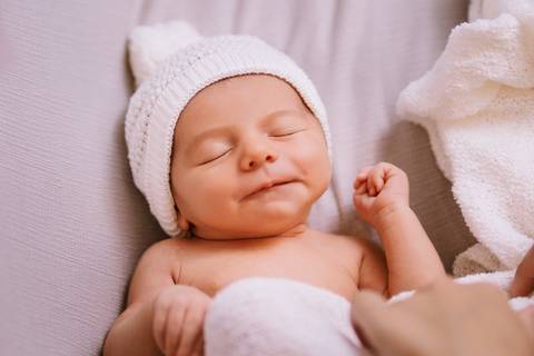 fotografia recém nascido em estudio'
