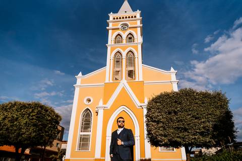 fotografia noivo na igreja'