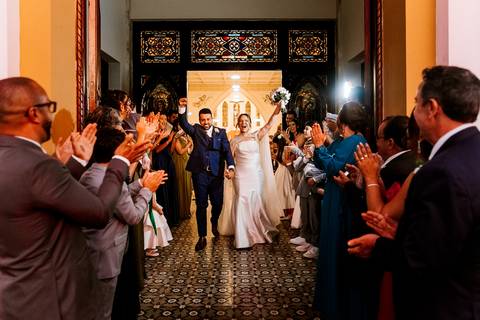 saida dos noivos da igreja'