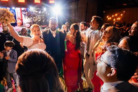 entrada dos noivos na festa'