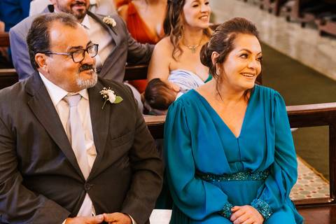 pais do noivo na cerimonia'