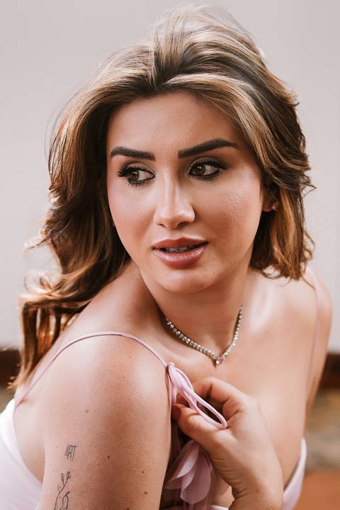 retrato feminino durante sessão em estudio'