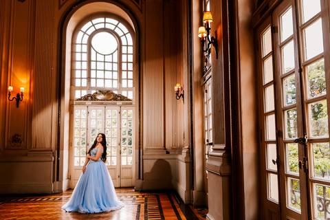     Ensaio de debutante em cenário clássico no Automóvel Clube de Belo Horizonte'