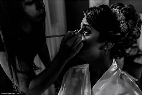 noiva se arrumando para seu casamento em Belo Horizonte'