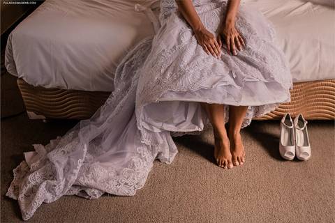 Noiva colocando sapato, vestida de noiva, belo horizonte MG'