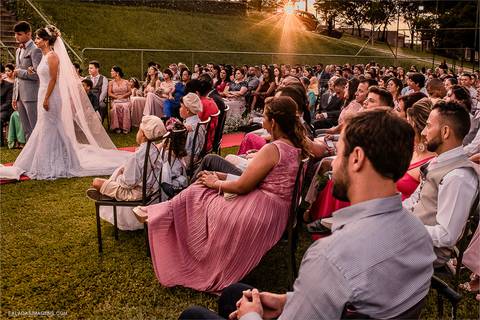 por do sol durante cerimonia '