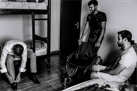 noivo se arrumado pro seu casamento em Sarzedo MG'