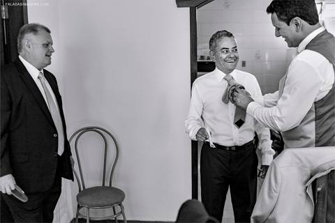 Noivo com seus padrinhos durante seu making of '