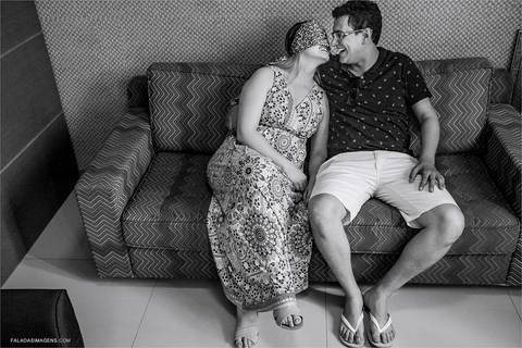 enquanto a noiva espera a surpresa do seu noivo, num spa'