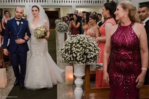 Noivos entram no seu casamento em Minas Gerais. '